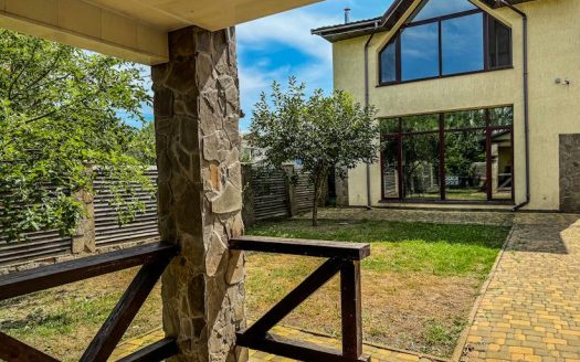 Продаж світлого маєтку по вул. Широка