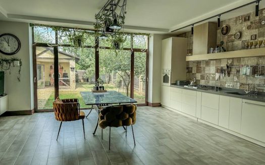 Продаж світлого маєтку по вул. Широка