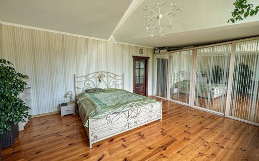 Продаж світлого маєтку по вул. Широка