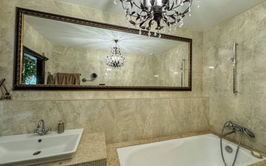 Продаж світлого маєтку по вул. Широка