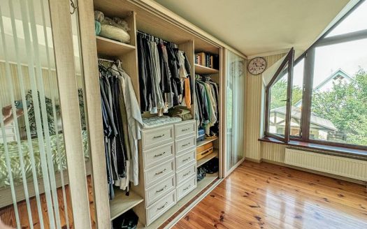 Продаж світлого маєтку по вул. Широка