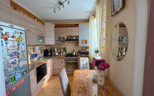 Здам євротрьошку у Центрі, 58м2